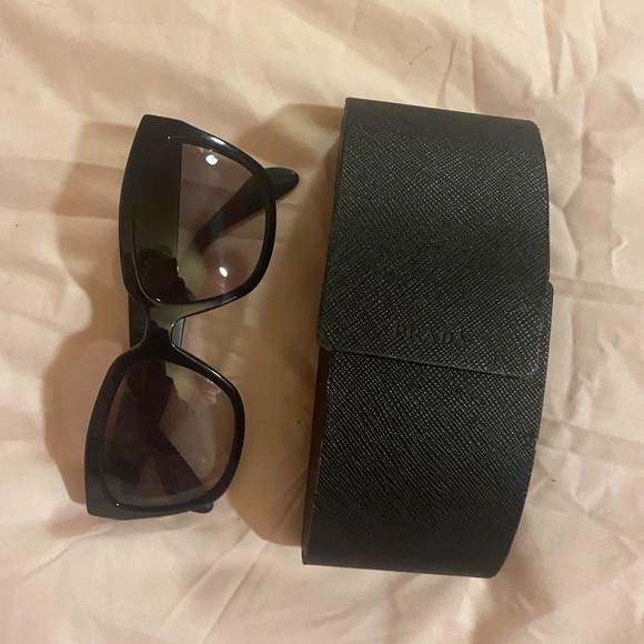 Preloved  PRADA Black  sunglasses (non prescription)with  it’s original case - Picture 6 of 11